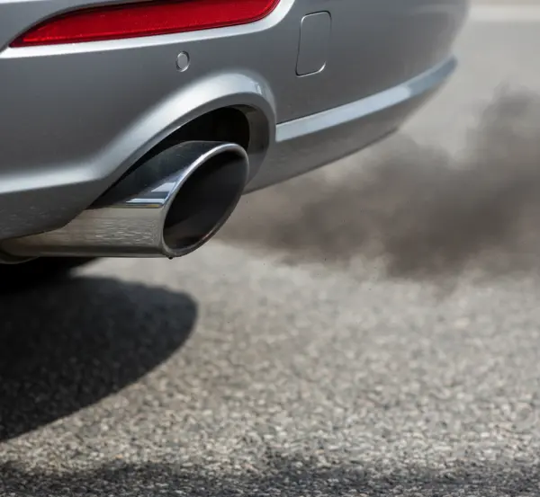 Co oznacza czarny dym z rury wydechowej w silniku diesla?