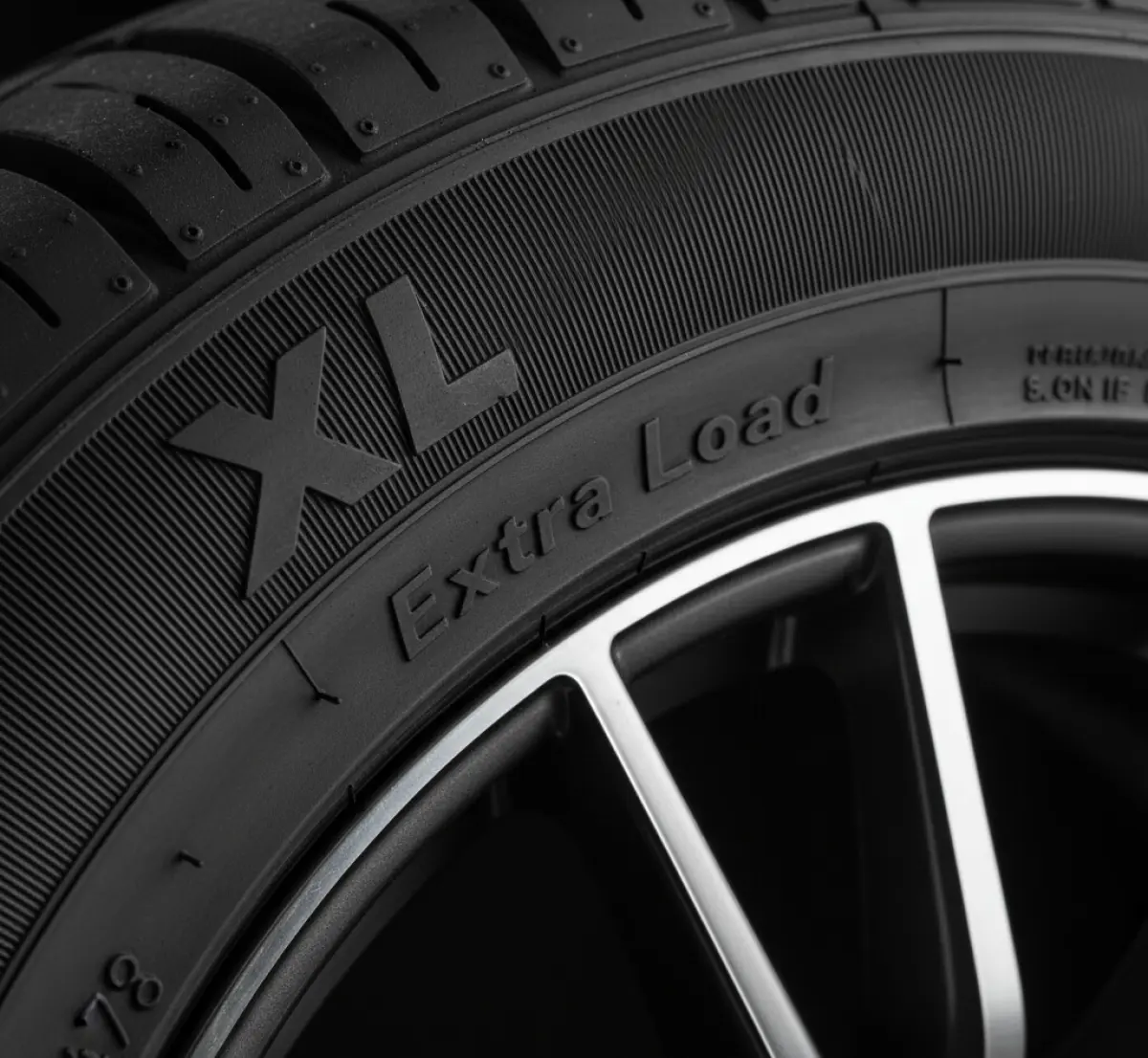 Czy warto dopłacać do wzmocnionych opon XL? Poznaj ich wady i zalety