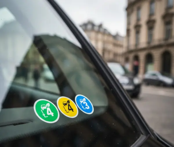 Jakie są zasady stosowania naklejek ekologicznych w Europie?