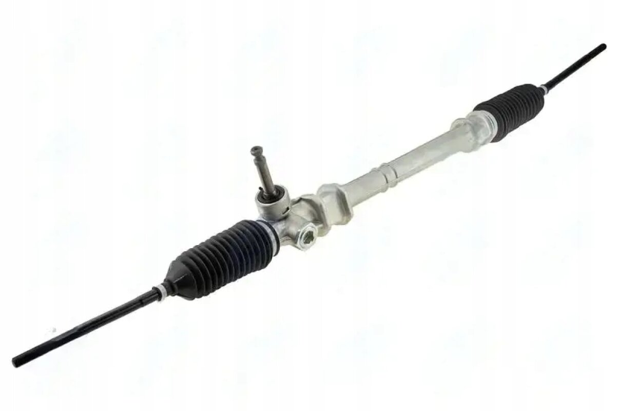 Mechanik sprawdzający luz na przekładni kierowniczej pod samochodem.