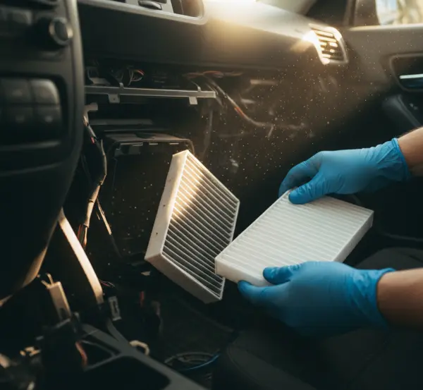 Jak samodzielnie wymienić filtr kabinowy i pozbyć się parowania szyb?